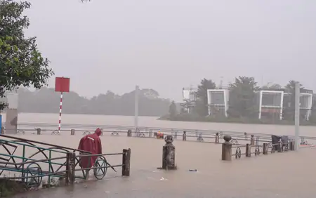 Cảnh báo nguy cơ lũ quét, sạt lở đất trong đêm tại Huế và Gia Lai