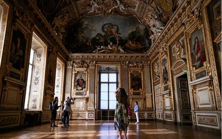 Bảo tàng Louvre thay đổi cách trưng bày sau vụ trộm táo tợn