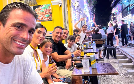 Cựu tiền đạo Juventus du lịch khám phá Việt Nam: Từ Hà Nội nghìn năm văn hiến đến kỳ quan biển đảo miền Bắc