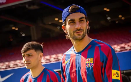 Ferran Torres sắp rời đi, Julian Alvarez chưa mua được, Barca đối phó ra sao với bài toán tiền đạo?
