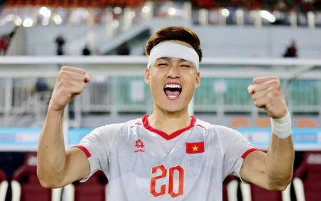 Bùi Hoàng Việt Anh khiến Kim Sang Sik nghĩ khác