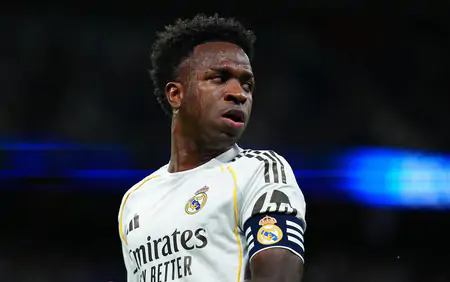 Vinicius đối mặt trực tiếp Mourinho