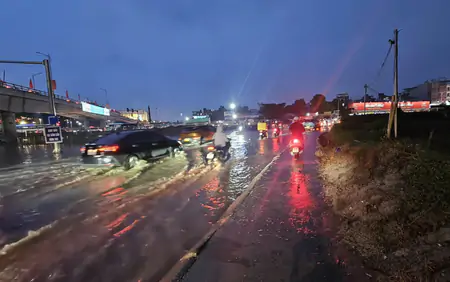 Cảnh báo mưa dông kèm lốc sét, mưa đá ở Hà Nội