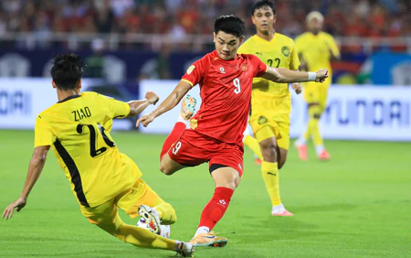 Đình Bắc chạy không biết mệt, được ASEAN Cup vinh danh sau trận Malaysia