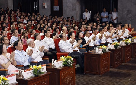 Chủ tịch Quốc hội Trần Thanh Mẫn dự Chương trình nghệ thuật chính luận "Nắng Ba Đình"