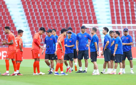 Xuân Son trở lại Rajamangala, Văn Vĩ báo tin vui cho HLV Kim Sang Sik