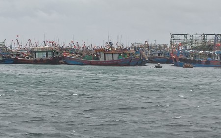 Bão số 4 giữ nguyên cường độ, hướng di chuyển, cách đặc khu Bạch Long Vĩ khoảng 90km