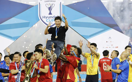 HLV Kim Sang Sik: Từ bị la ó ở Jeonbuk đến ‘Vua bóng đá Việt Nam’