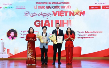 Viết về khát vọng đưa âm nhạc Việt vươn ra thế giới, ca sĩ Tùng Dương lần đầu đoạt giải tại cuộc thi viết