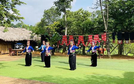 Không gian văn hoá đa sắc màu tại làng văn hóa du lịch các dân tộc Việt Nam