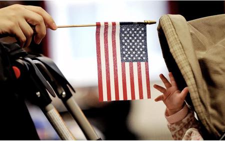 Tổng thống Trump ký sắc lệnh mới siết quyền công dân theo nơi sinh, chống “du lịch sinh con”