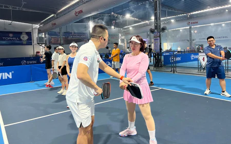 Thầy dạy pickleball 50 triệu/khóa đi đánh giải thua trắng 0-11