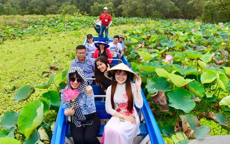 Vì một miền quê đáng sống: Trà Sư mùa nước nổi - Miền xanh níu bước