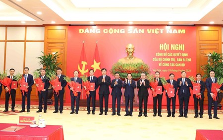 Công bố 12 quyết định của Bộ Chính trị, Ban Bí thư về công tác cán bộ