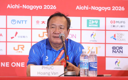 HLV Hoàng Văn Phúc tính phương án phòng ngự trước đội tuyển Trung Quốc