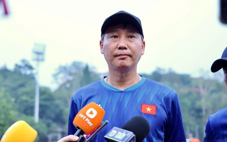 HLV Kim Sang Sik: ‘Đội tuyển Việt Nam biết cách khắc chế Thái Lan’