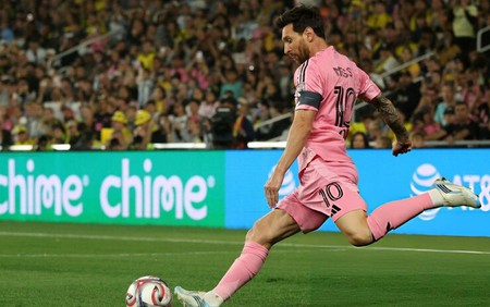 Messi lập siêu phẩm đá phạt từ góc hẹp, Inter Miami vẫn gục ngã phút bù giờ