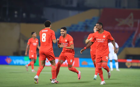 Ứng cử viên vô địch V-League phô diễn sức mạnh