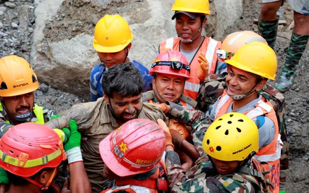 Lũ quét tại Nepal: Giải cứu được 2 người sau 10 ngày mắc kẹt