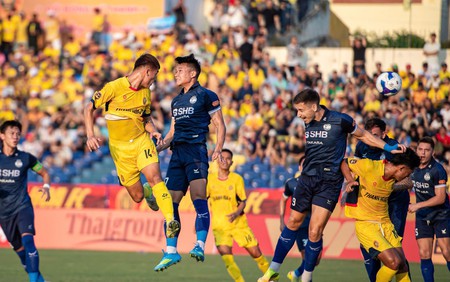 Cuộc đua trụ hạng V-League 'nóng' ngay từ vòng 1