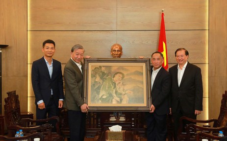 Tổng Bí thư Tô Lâm và Phu nhân tham quan Triển lãm "100 năm Mỹ thuật Hiện đại"