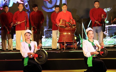 Chương trình biểu diễn giới thiệu văn hoá nghệ thuật truyền thống dân tộc Mường