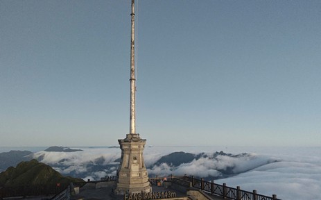 Băng giá phủ trắng đỉnh Fansipan, Lào Cai