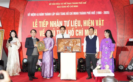 Trưng bày 370 tư liệu, hiện vật về hành trình của Bác Hồ tại Trung Quốc