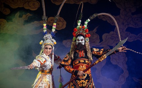 Tuồng và dân ca kịch - "Tựa" vào bản sắc để sáng tạo