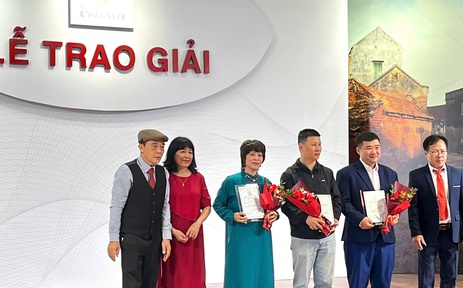 Tôn vinh những tiếng nói thơ ca thắp lên tình yêu nguồn cội