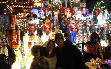 Rộn ràng không khí đón Giáng sinh trên khắp thế giới