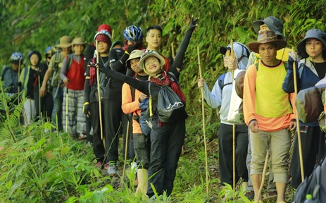 Trekking đường núi: Xu hướng "xê dịch" mới của giới trẻ