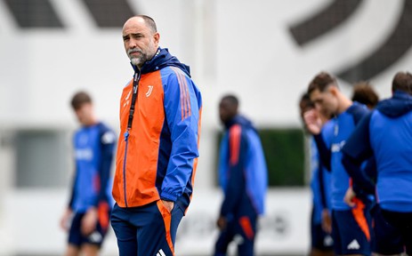 Juventus bế tắc: Tiến không được, thì… lùi vậy!