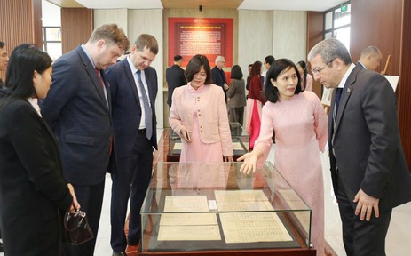 "Mở lối" cho di sản tư liệu