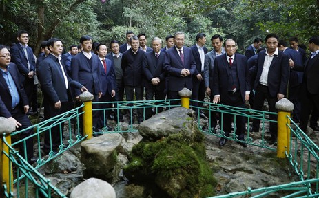 Tổng Bí thư thăm Khu Di tích quốc gia đặc biệt Pác Bó