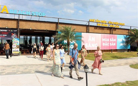 Các điểm du lịch ven biển đón dòng khách quốc tế trú đông