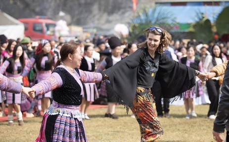 Đa dạng sắc màu lễ hội Xuân thu hút khách đến Đất Tổ