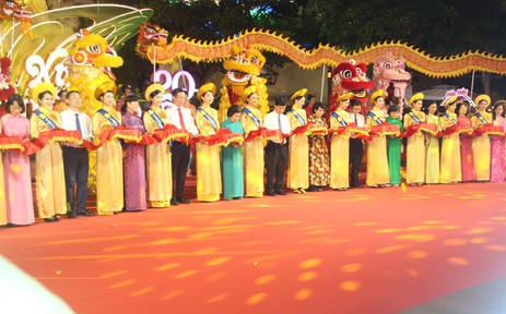 Đường hoa Nguyễn Huệ Tết Bính Ngọ đậm đà bản sắc Việt Nam, giàu tinh thần hội nhập