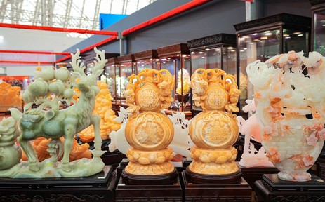 Sôi động không gian đá quý tại Hội chợ Mùa Xuân 2026