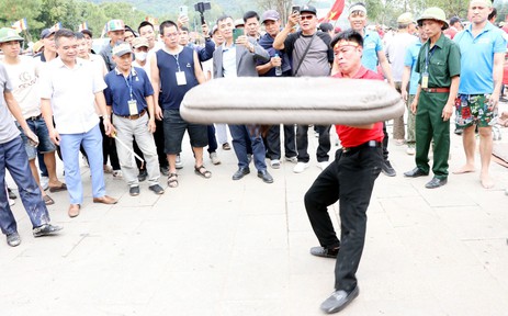 Gìn giữ nét đẹp văn hóa truyền thống trò chơi dân gian pháo đất