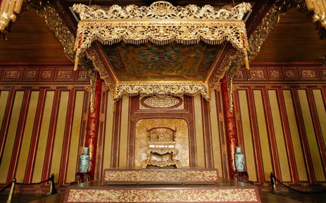 Bảo tồn tối đa yếu tố gốc khi phục chế Bảo vật quốc gia “Ngai vua triều Nguyễn”