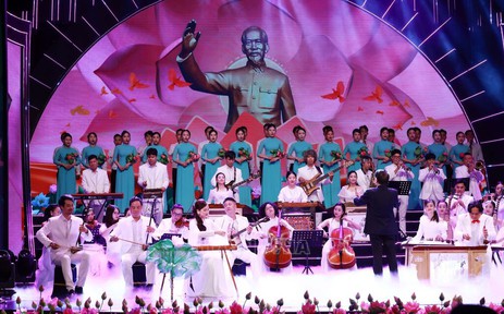 Chương trình nghệ thuật 'Hồ Chí Minh - Nguồn sáng dẫn đường' 