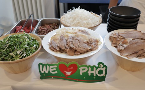 Mang hương vị phở Việt Nam đến với bạn bè Đức