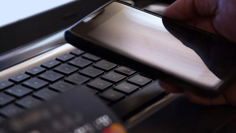 Singapore chính thức áp dụng hình thức phạt roi đối với tội phạm lừa đảo