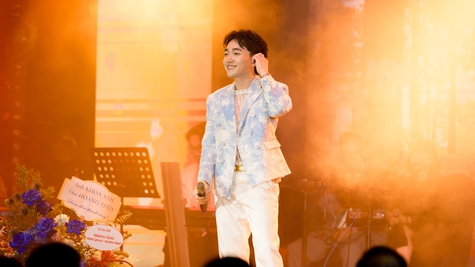 Ca sĩ Trung Quang xúc động vì đêm nhạc cá nhân chật kín khán giả