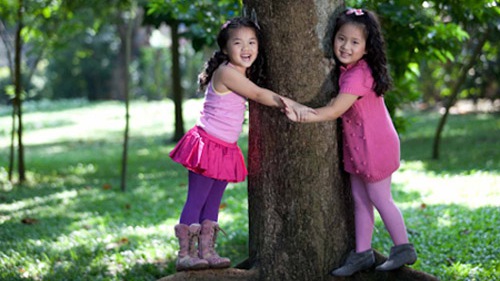 Ngắm thời trang của hai công chúa nhà Mỹ Lệ