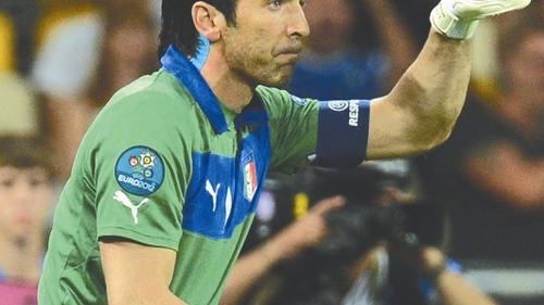 Khoảnh khắc của lòng dũng cảm: Cuộc sống lại sinh ra trên chấm phạt đền