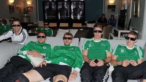 Đức chuẩn bị cho đại chiến với Italia bằng phim "Người nhện"