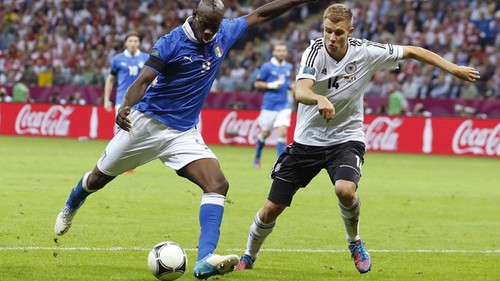 VIDEO: Cú nã đại bác cháy lưới Neuer của Balotelli