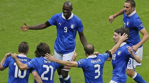 Đức 1-2 Italia: "Super Mario" giúp Italia bắn hạ "xe tăng" Đức